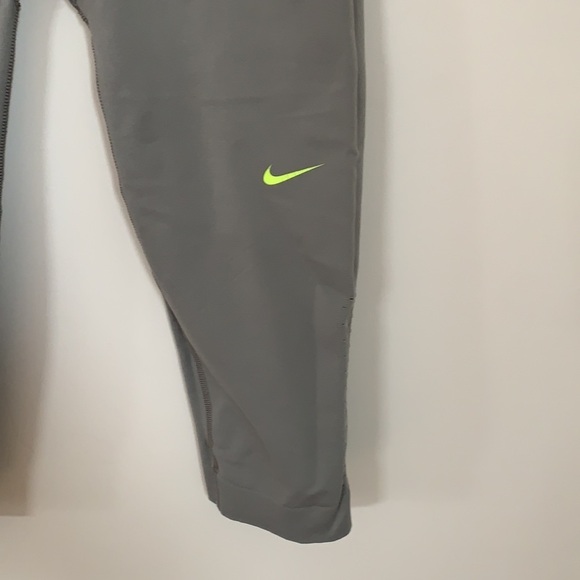 NIKE DRI FIT WOMEN GREY 3/4 TIGHTS SIZE M - Picture 2 of 10